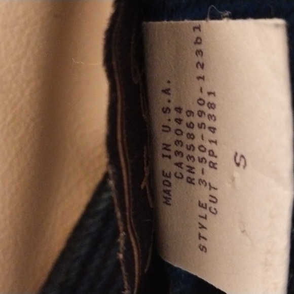 This is a Roper top.  The color is a dark blue it is a beautiful top excellent - Picture 6 of 6